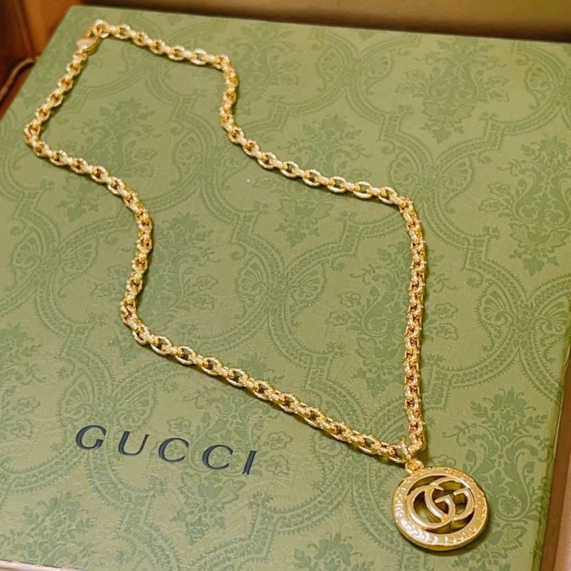 G*u*i necklaces